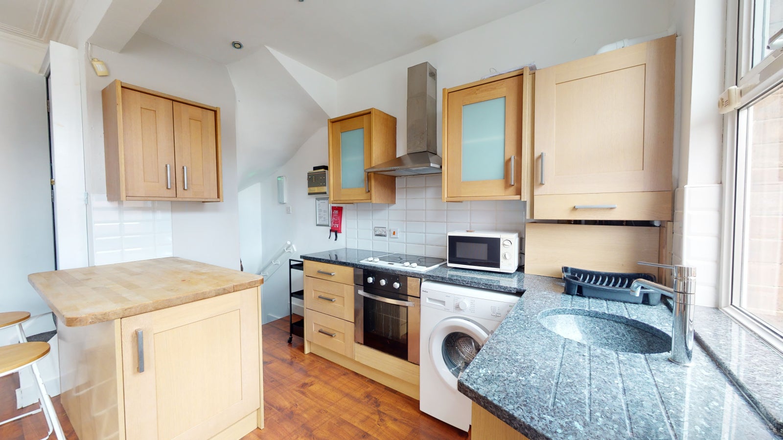 Room Hessle Place in Leeds
