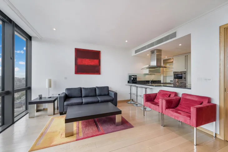 Flat Hertsmere Road in Greater London