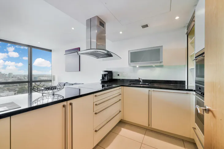 Flat Hertsmere Road in Greater London