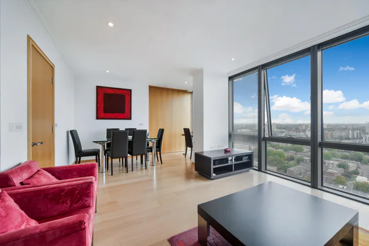 Flat Hertsmere Road in Greater London