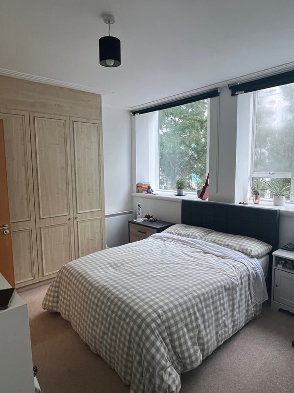 Flat Drayton Park in Greater London