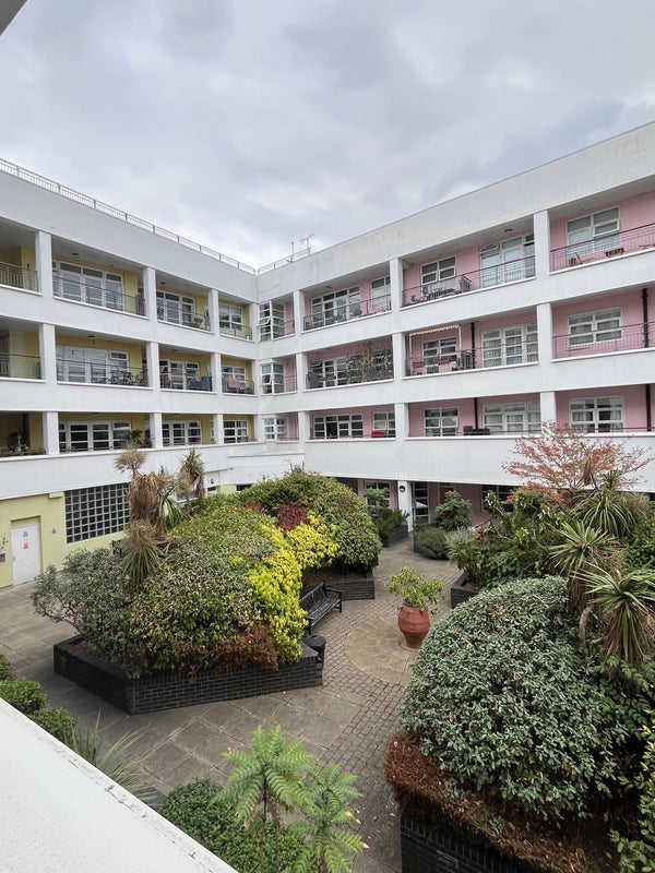 Flat Drayton Park in Greater London