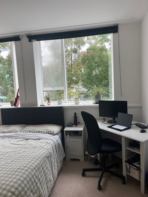Flat Drayton Park in Greater London