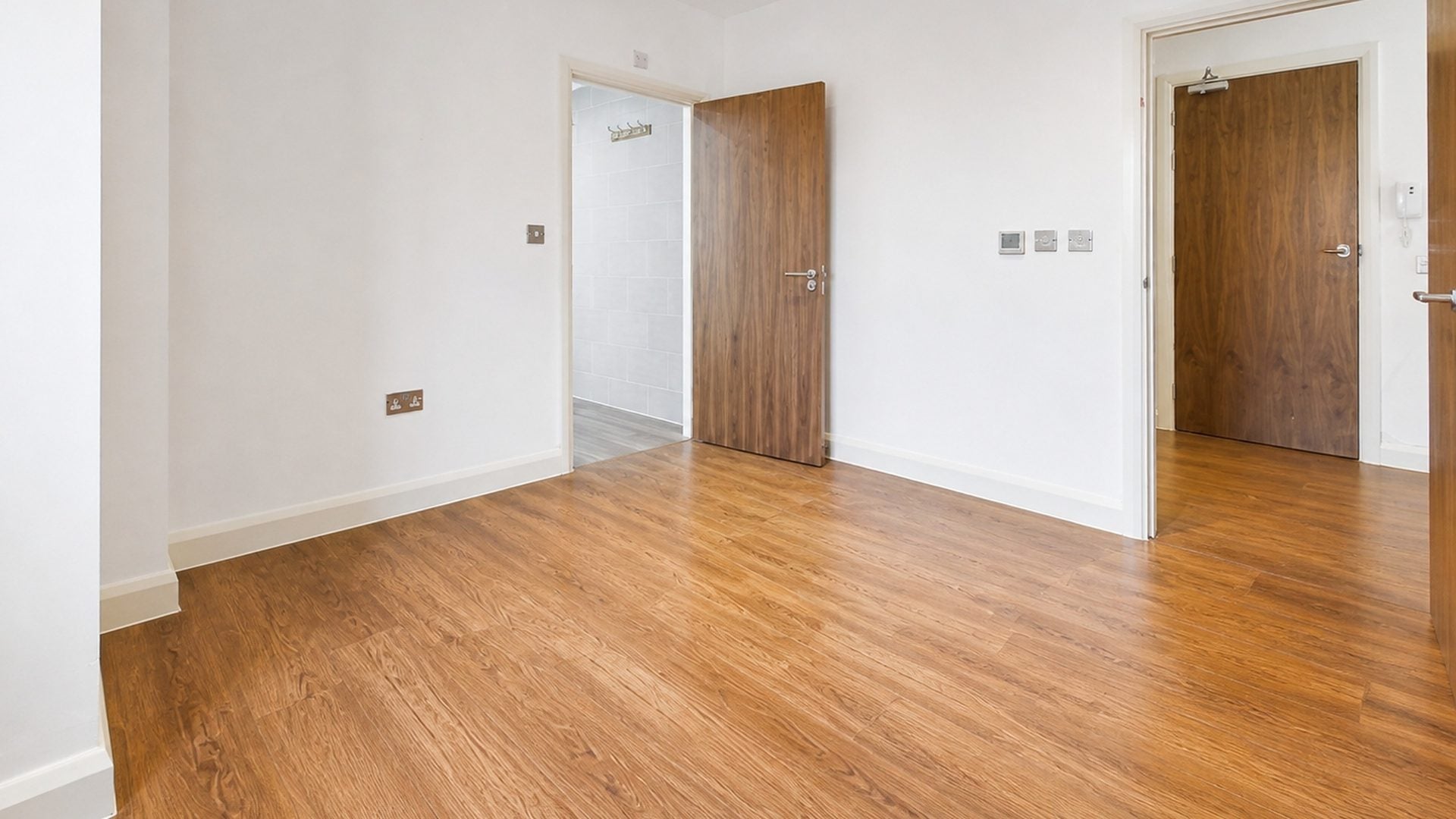 Flat Durnsford Road in Greater London