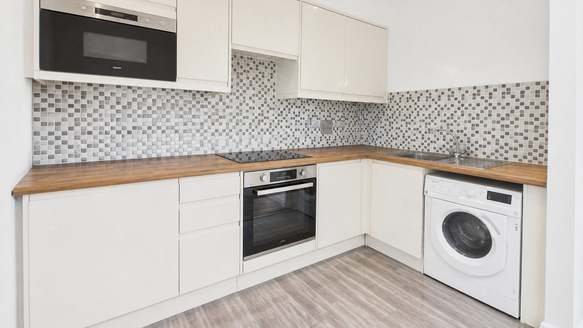 Flat Durnsford Road in Greater London