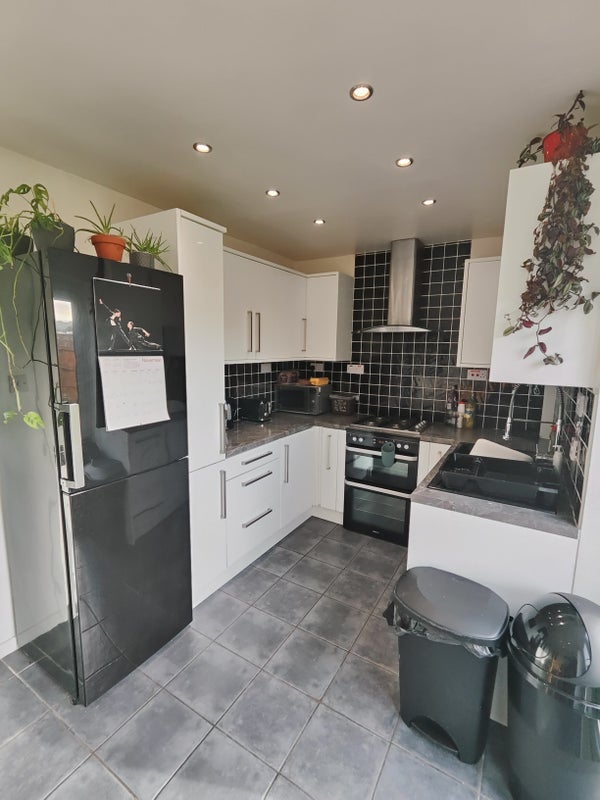 Room Chepstow Road in Bristol