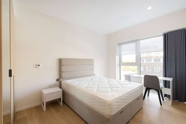 Flat Lillie Square in Greater London