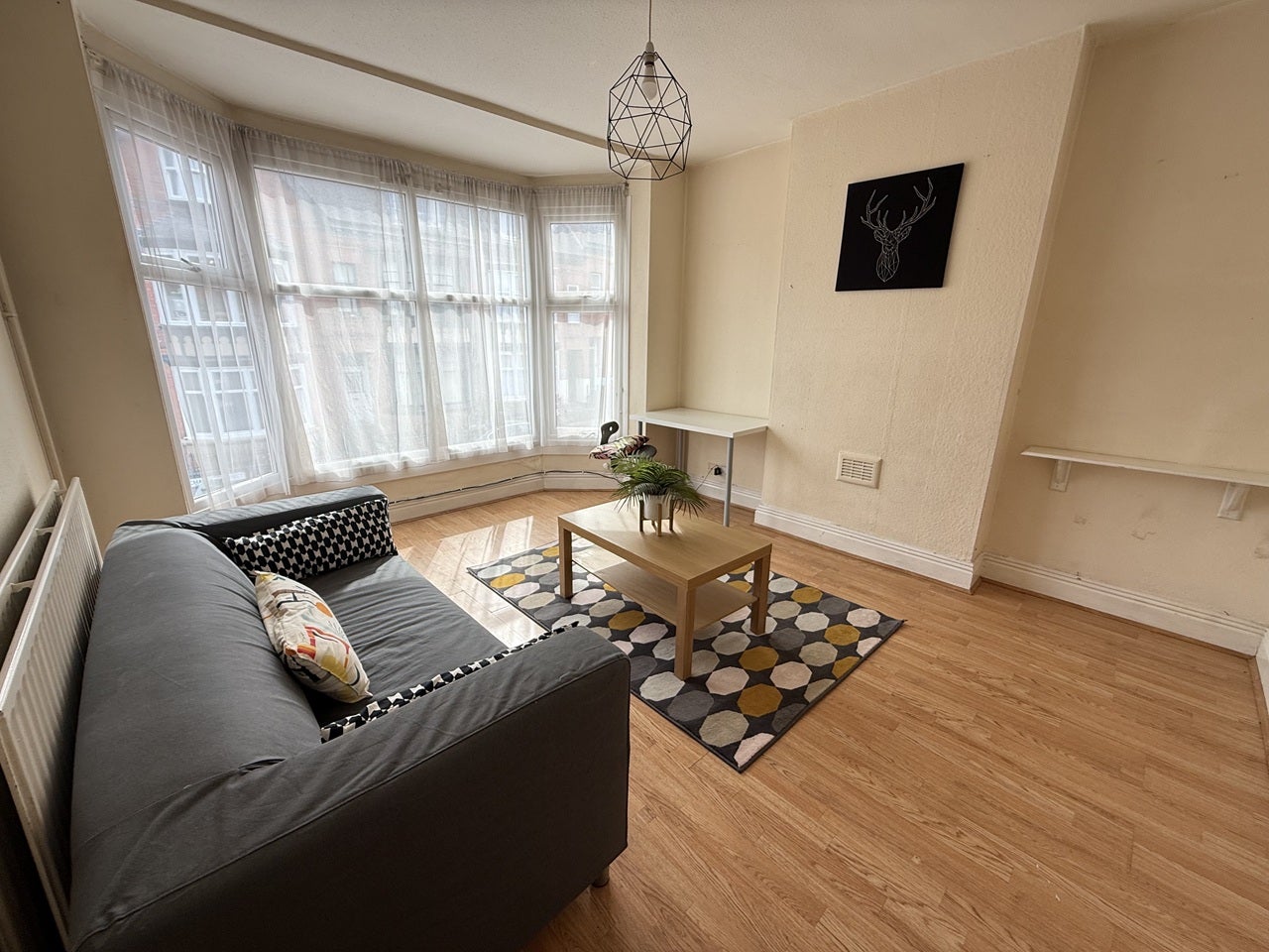 Flat Beckingham Road in Leicester