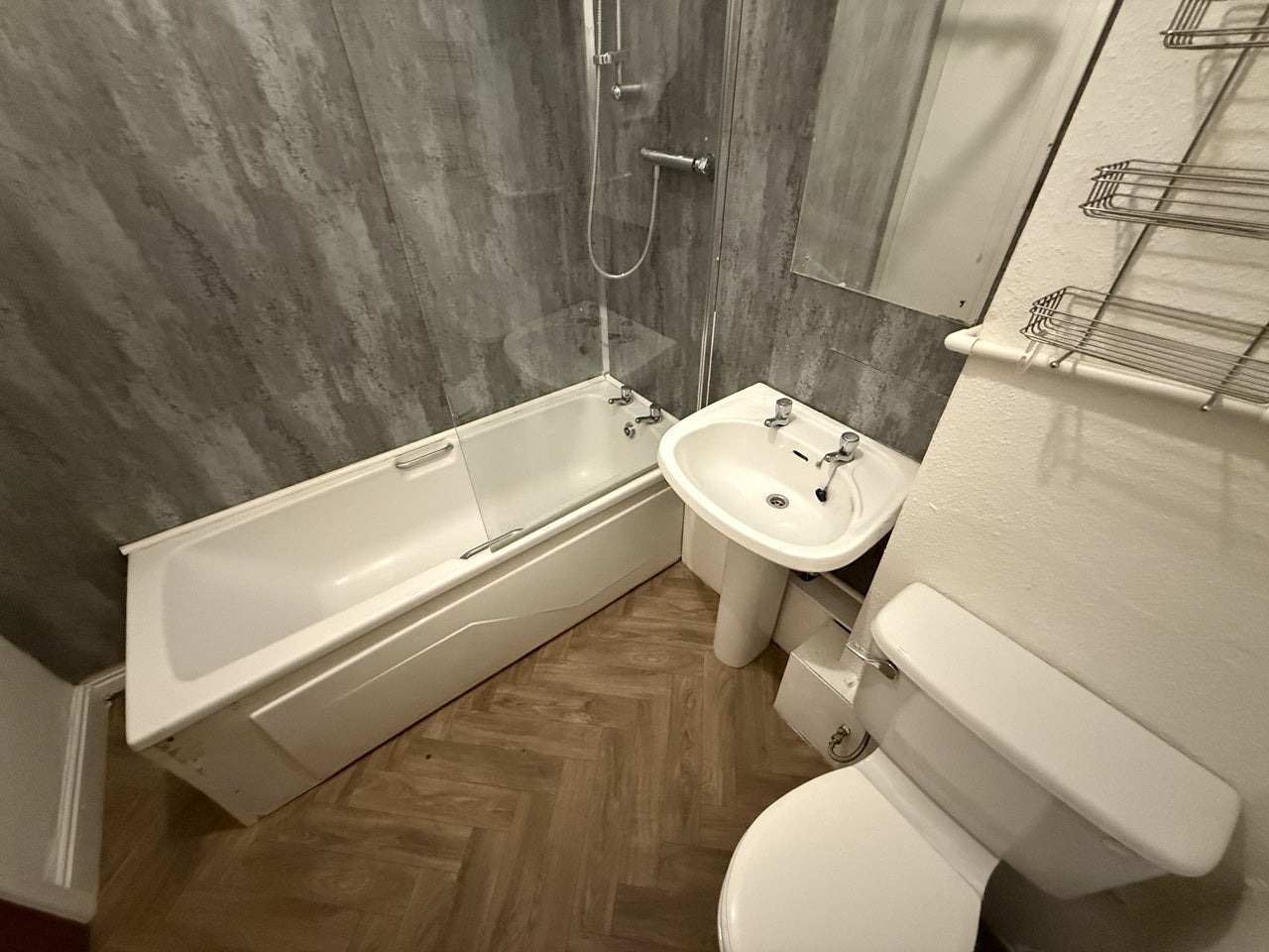 Flat Beckingham Road in Leicester