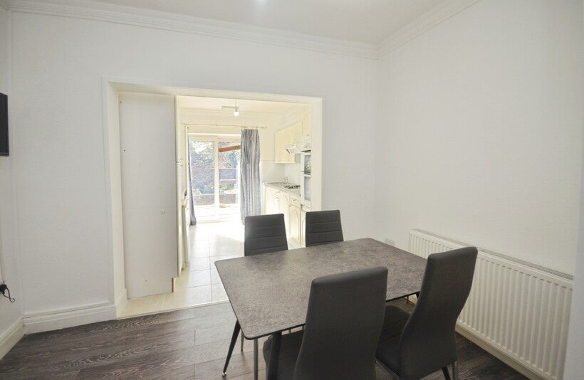 Room Chaffinch Avenue in Greater London
