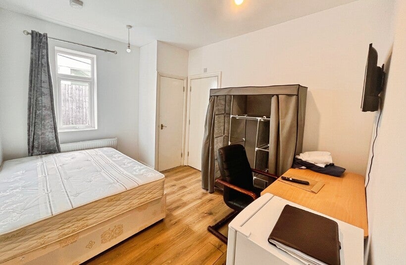 Room Chaffinch Avenue in Greater London