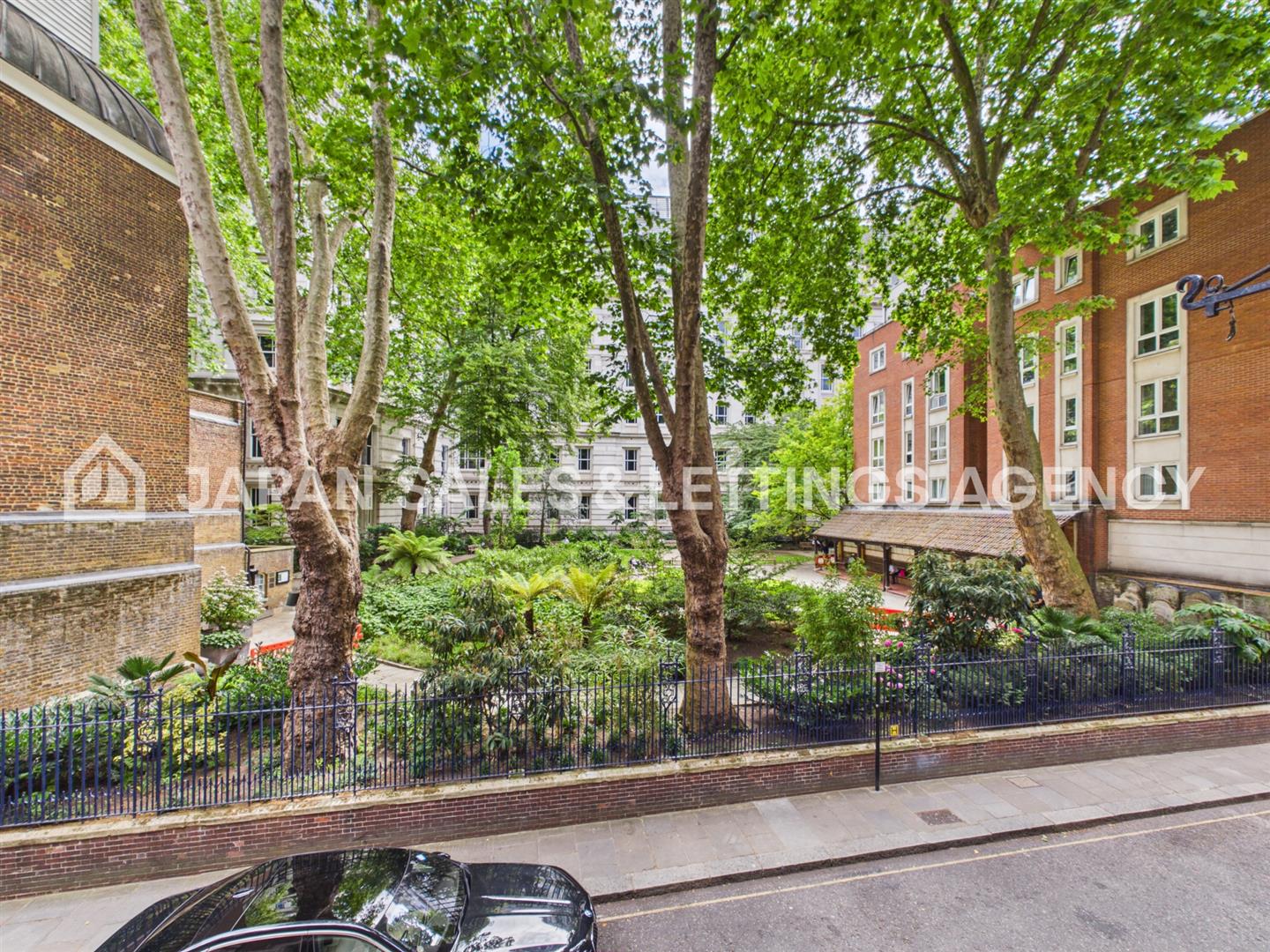 Flat Cross Key Square in City of London