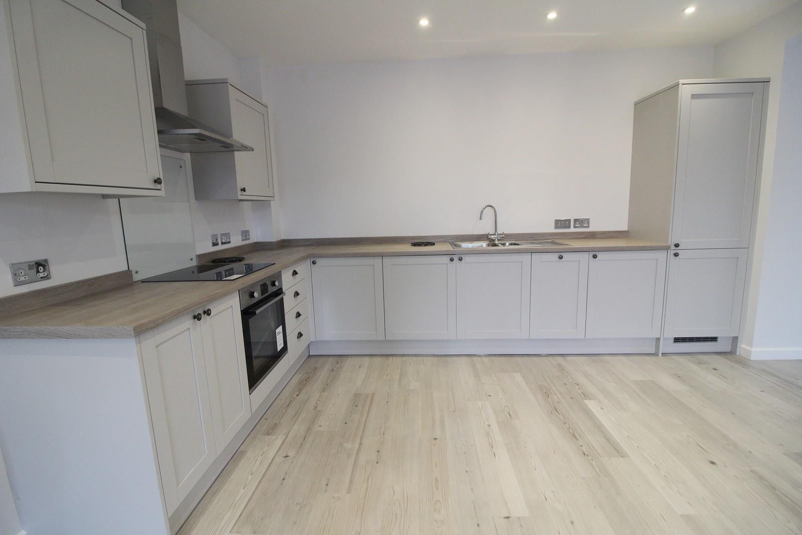 Flat Crichton Court in Mortimer