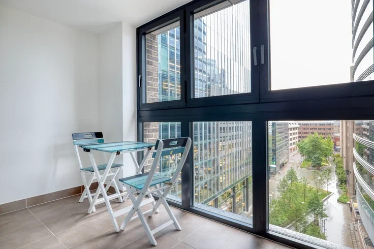 Flat New Drum Street in Greater London