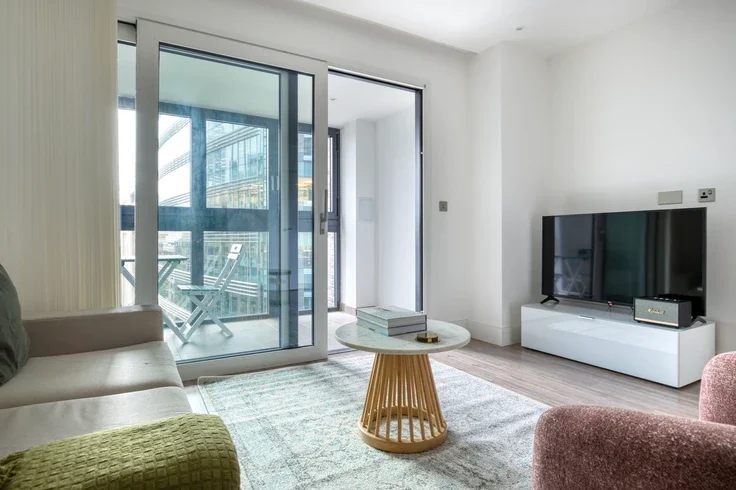 Flat New Drum Street in Greater London