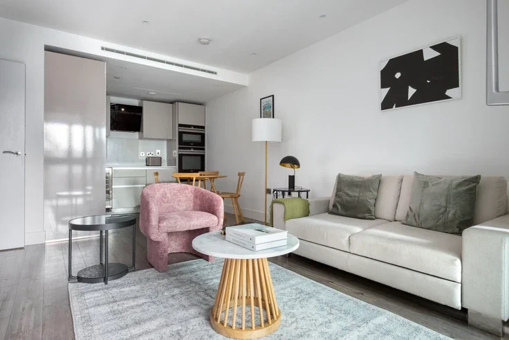 Flat New Drum Street in Greater London