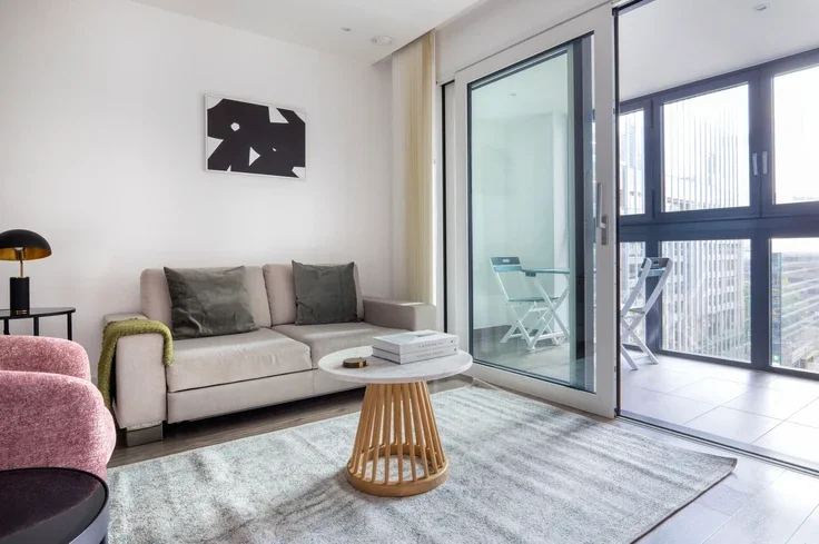 Flat New Drum Street in Greater London