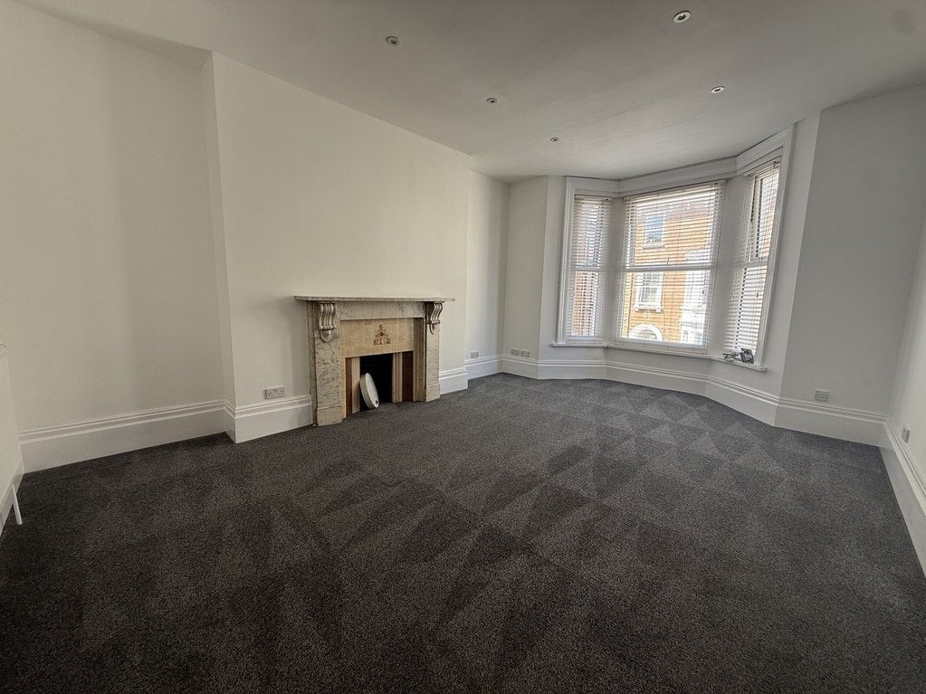 Flat Clarence Parade in Portsmouth