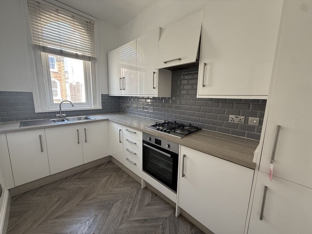 Flat Clarence Parade in Portsmouth