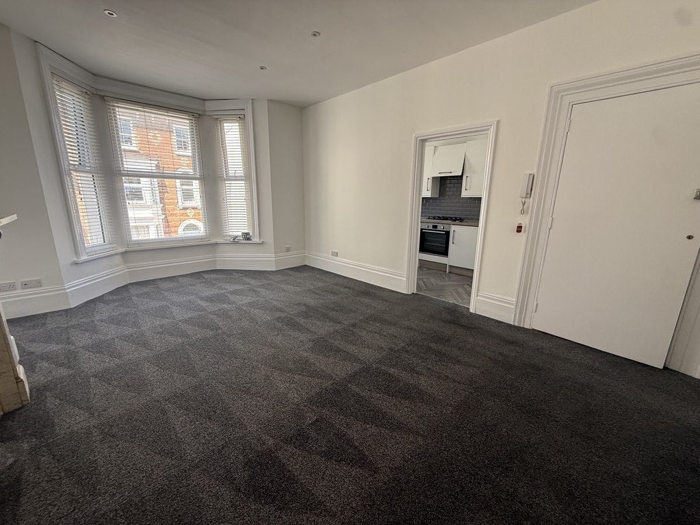 Flat Clarence Parade in Portsmouth