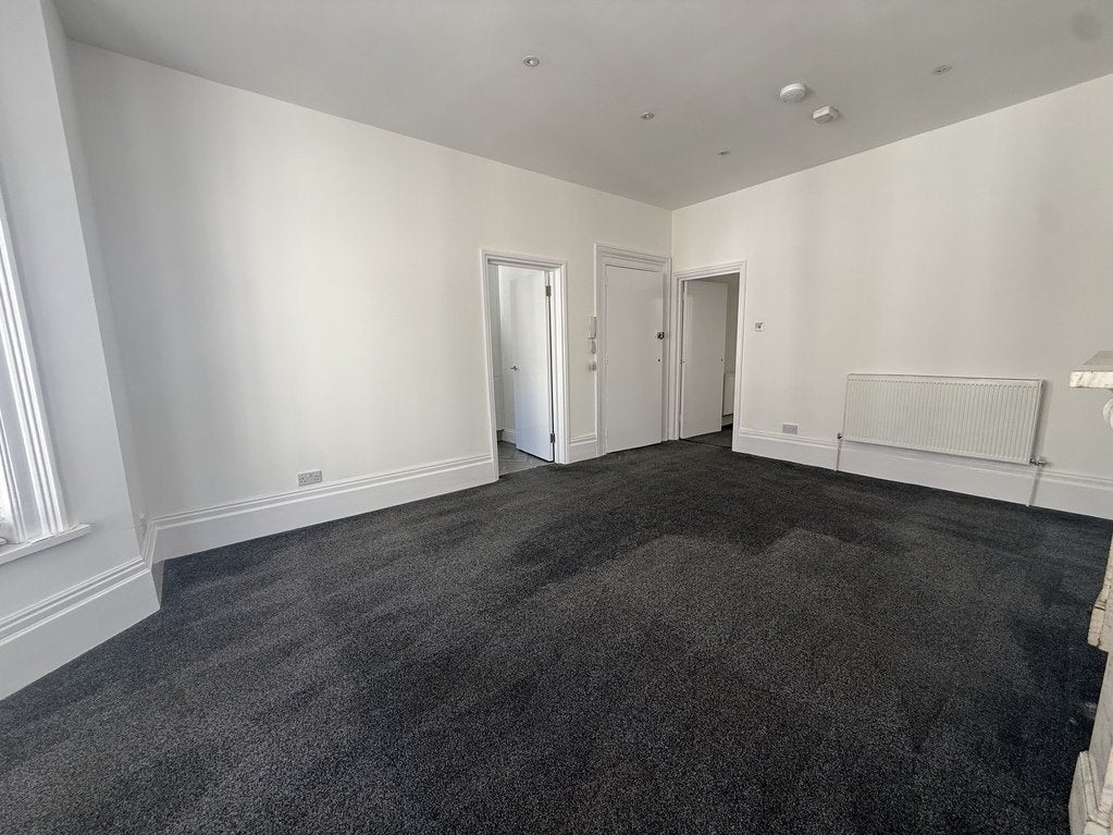 Flat Clarence Parade in Portsmouth