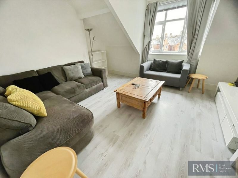 Flat Osborne Road in Newcastle upon Tyne