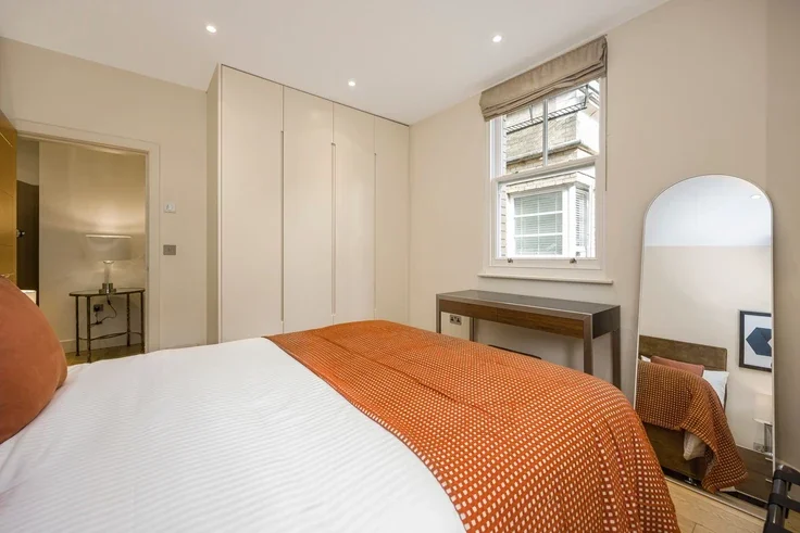 Flat Great Titchfield Street in City of Westminster