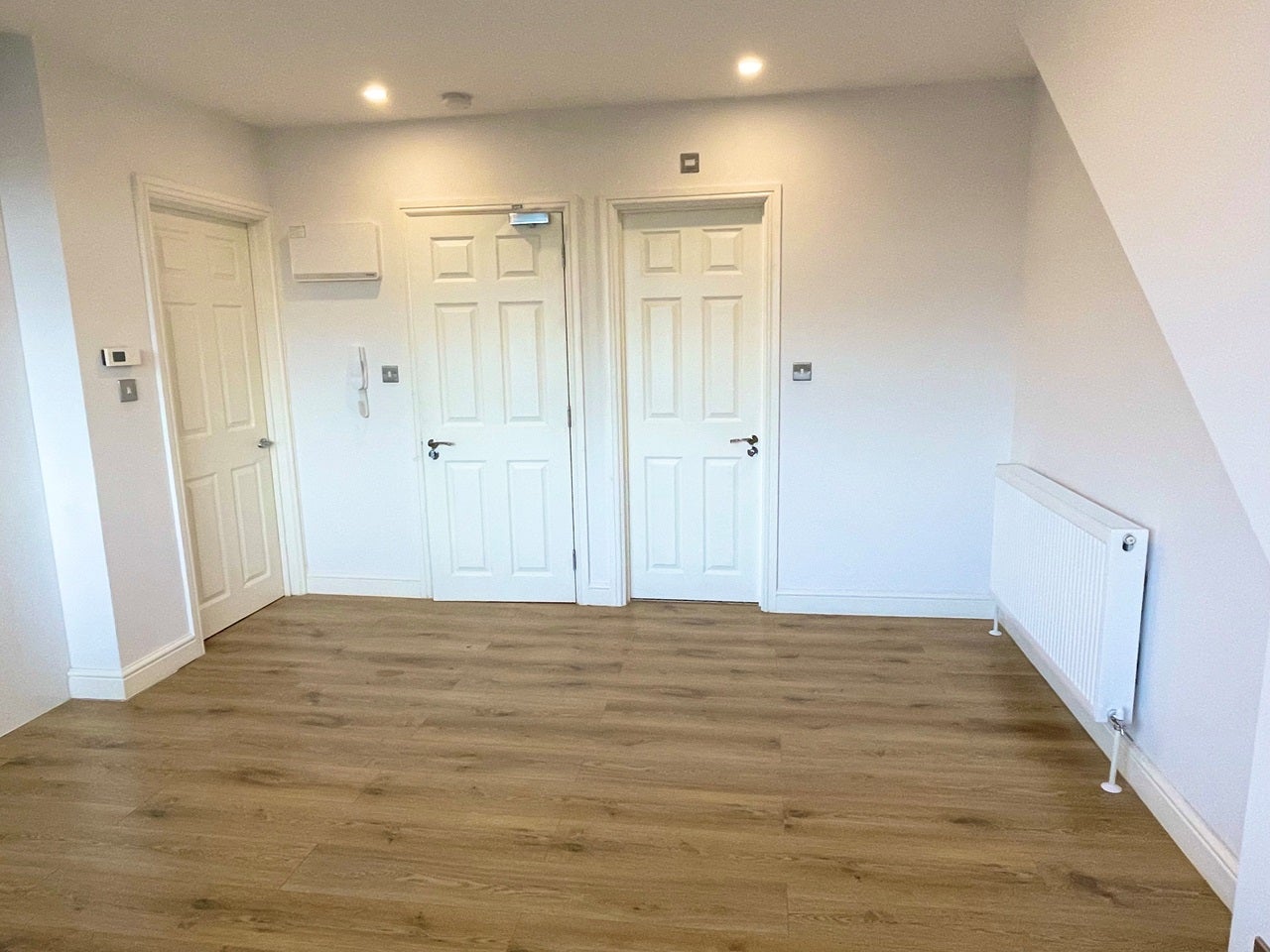 Flat Hendon Way in Greater London
