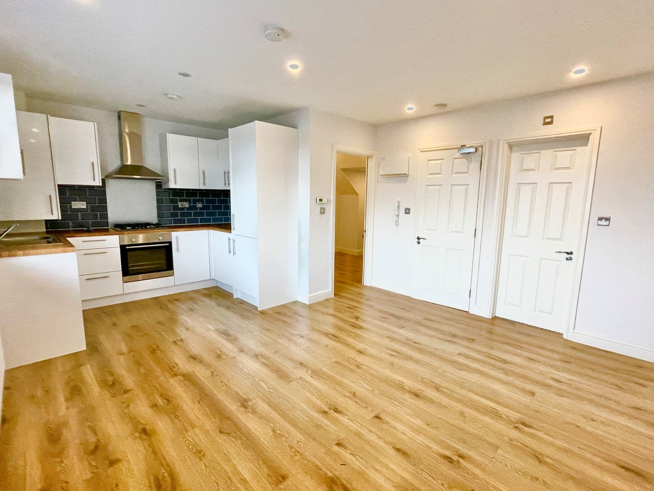 Flat Hendon Way in Greater London
