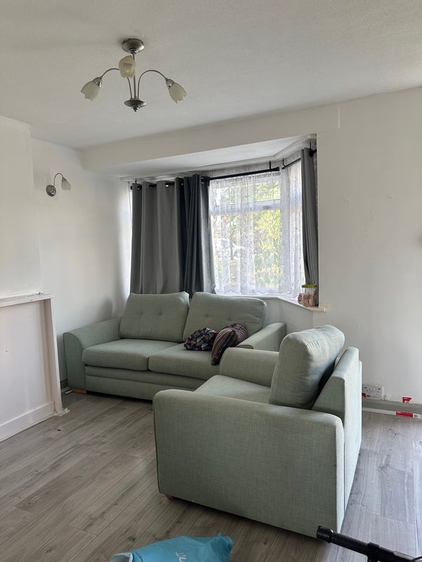 Room Farnham Road in Slough