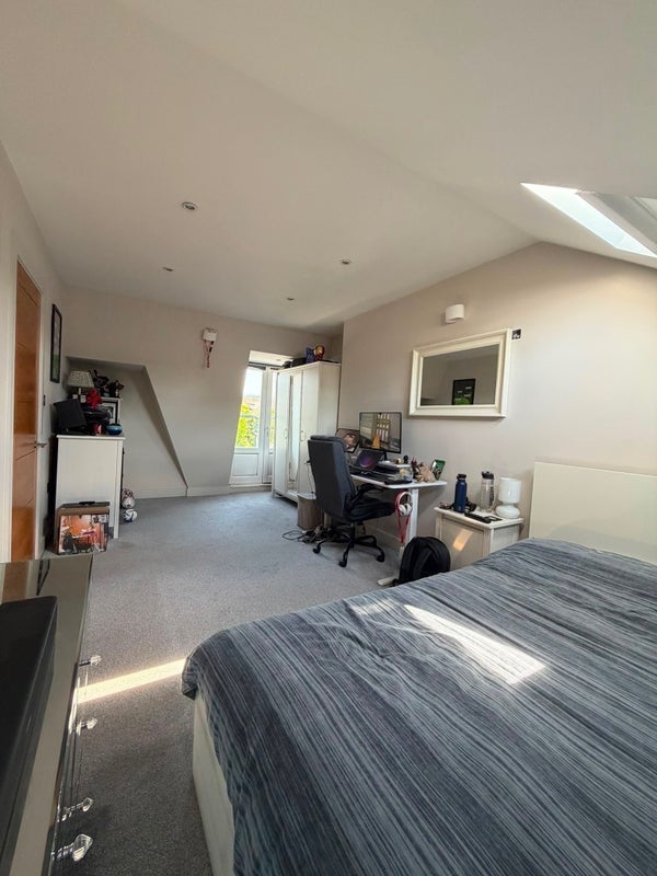 Room Avarn Road in Greater London