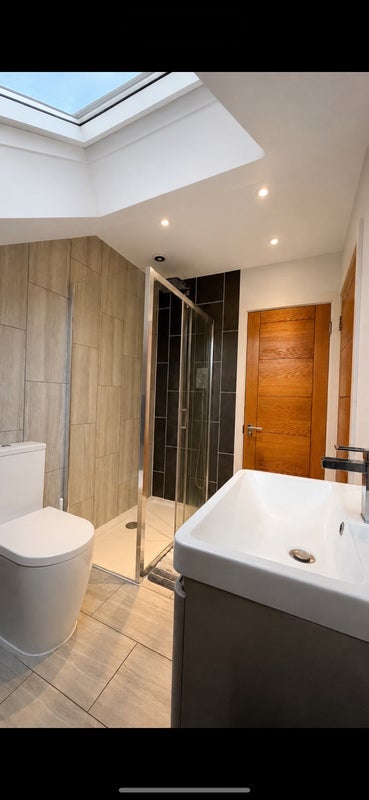 Room Avarn Road in Greater London