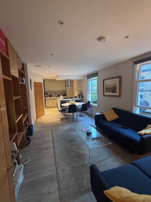 Room Avarn Road in Greater London
