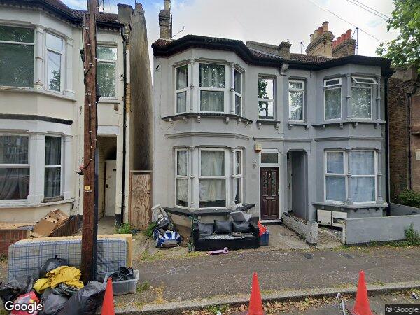 Flat Wesley Road in Southend-on-Sea