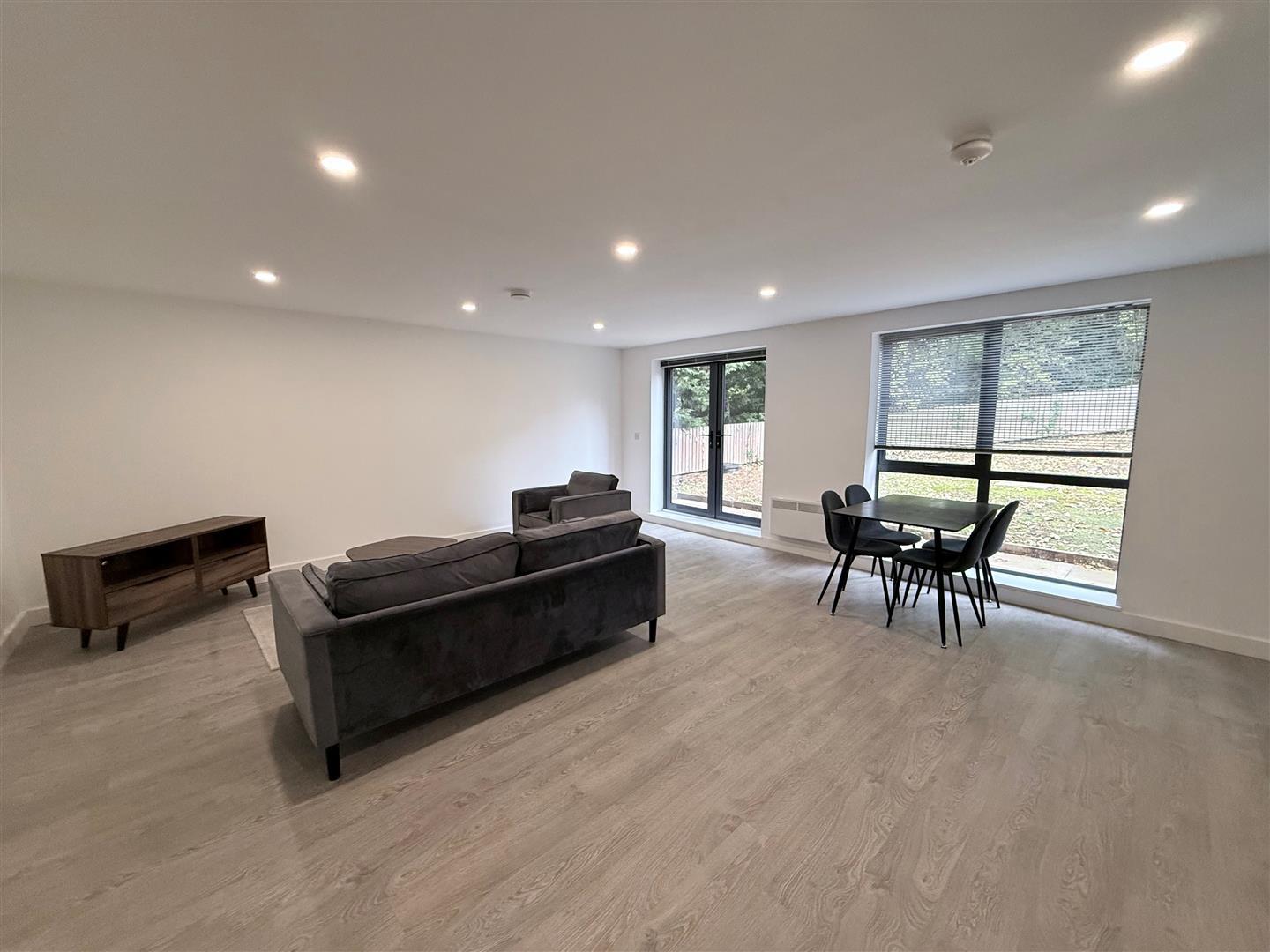 Flat Stonegate Road in Leeds