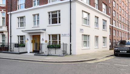 Flat Hill Street in City of Westminster