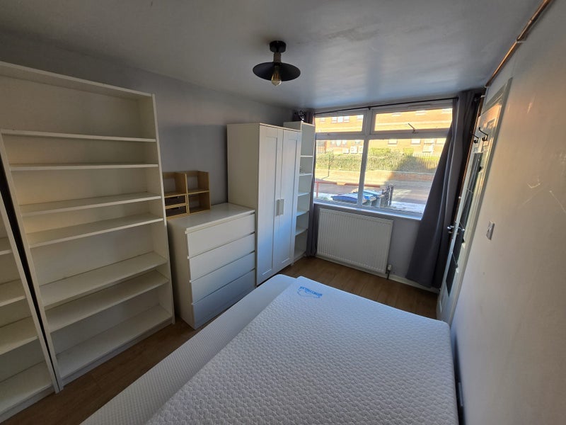 Room Burnsall Road in Coventry