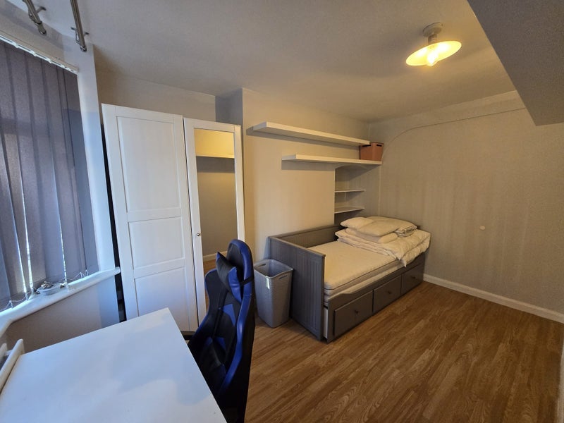 Room Burnsall Road in Coventry
