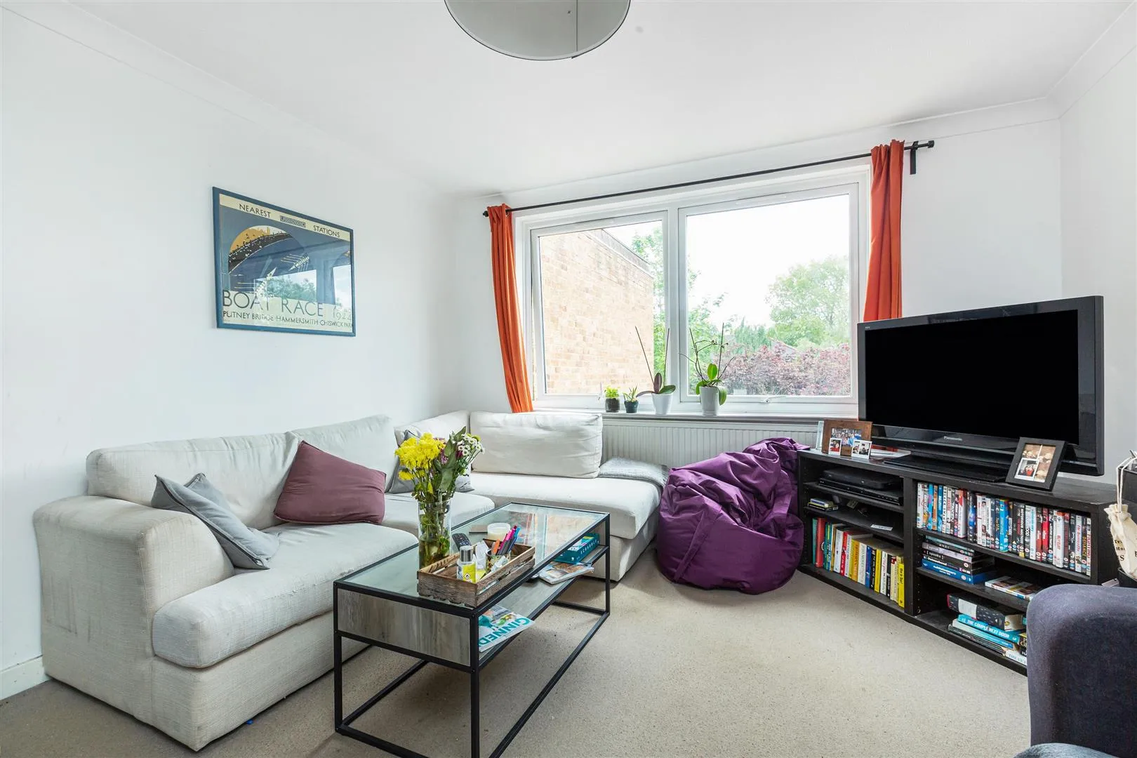 Flat Gipsy Lane in Greater London
