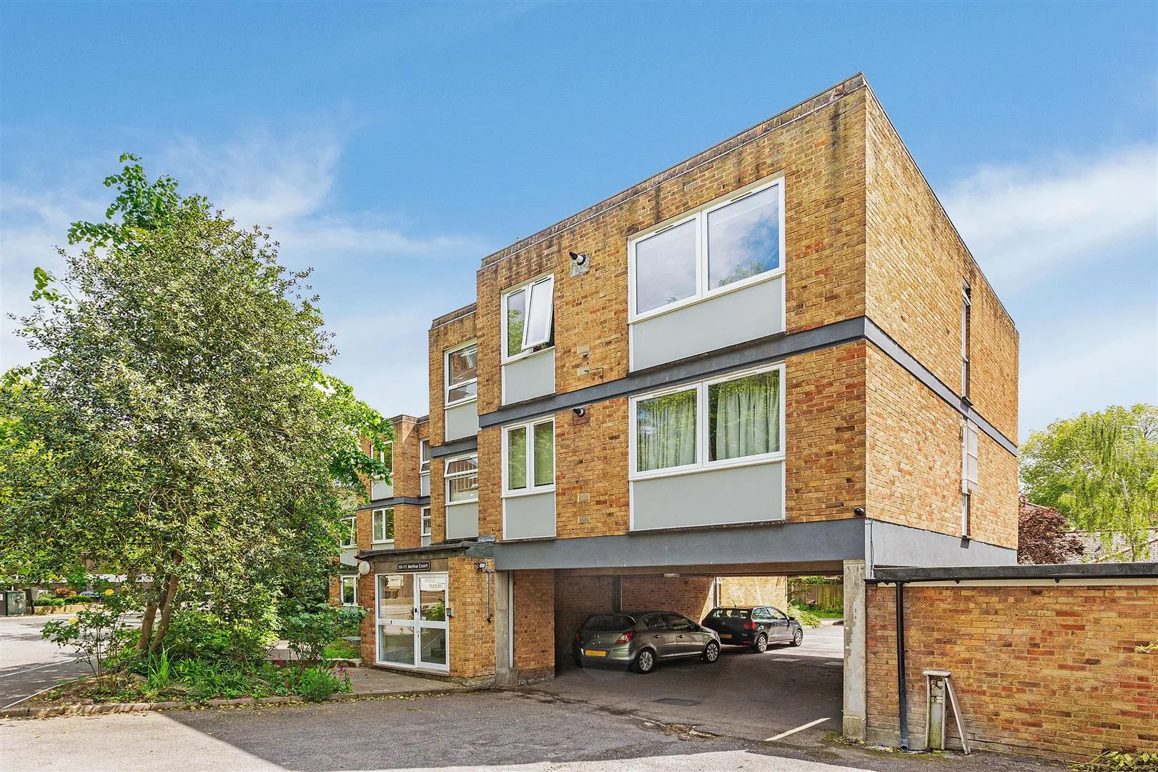 Flat Gipsy Lane in Greater London