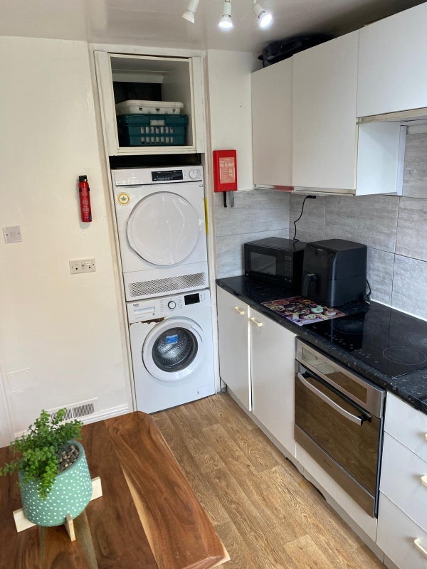 Room Lancefield Street in City of Westminster
