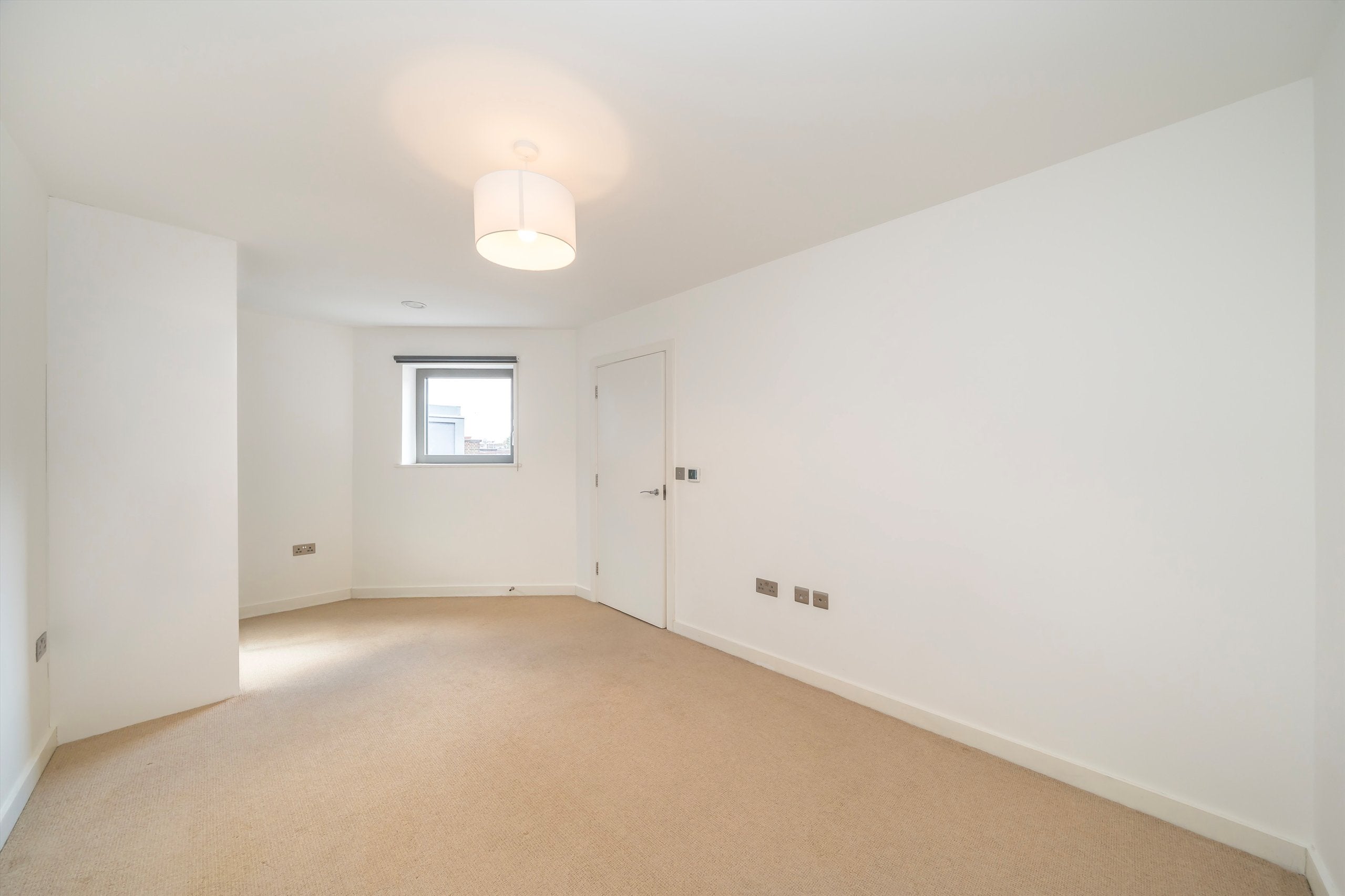 Flat Allcroft Road in Greater London