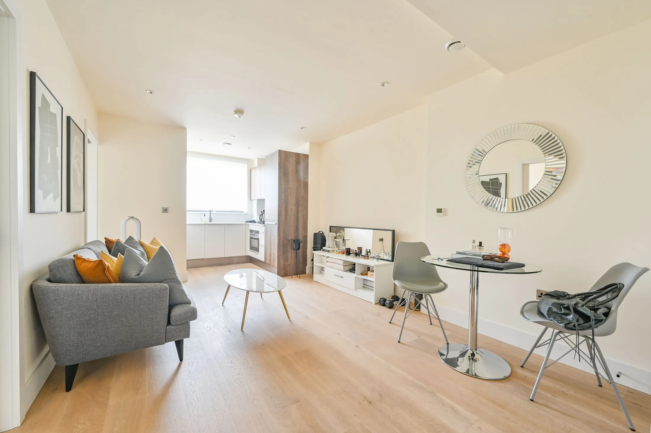 Flat Lockington Road in Greater London