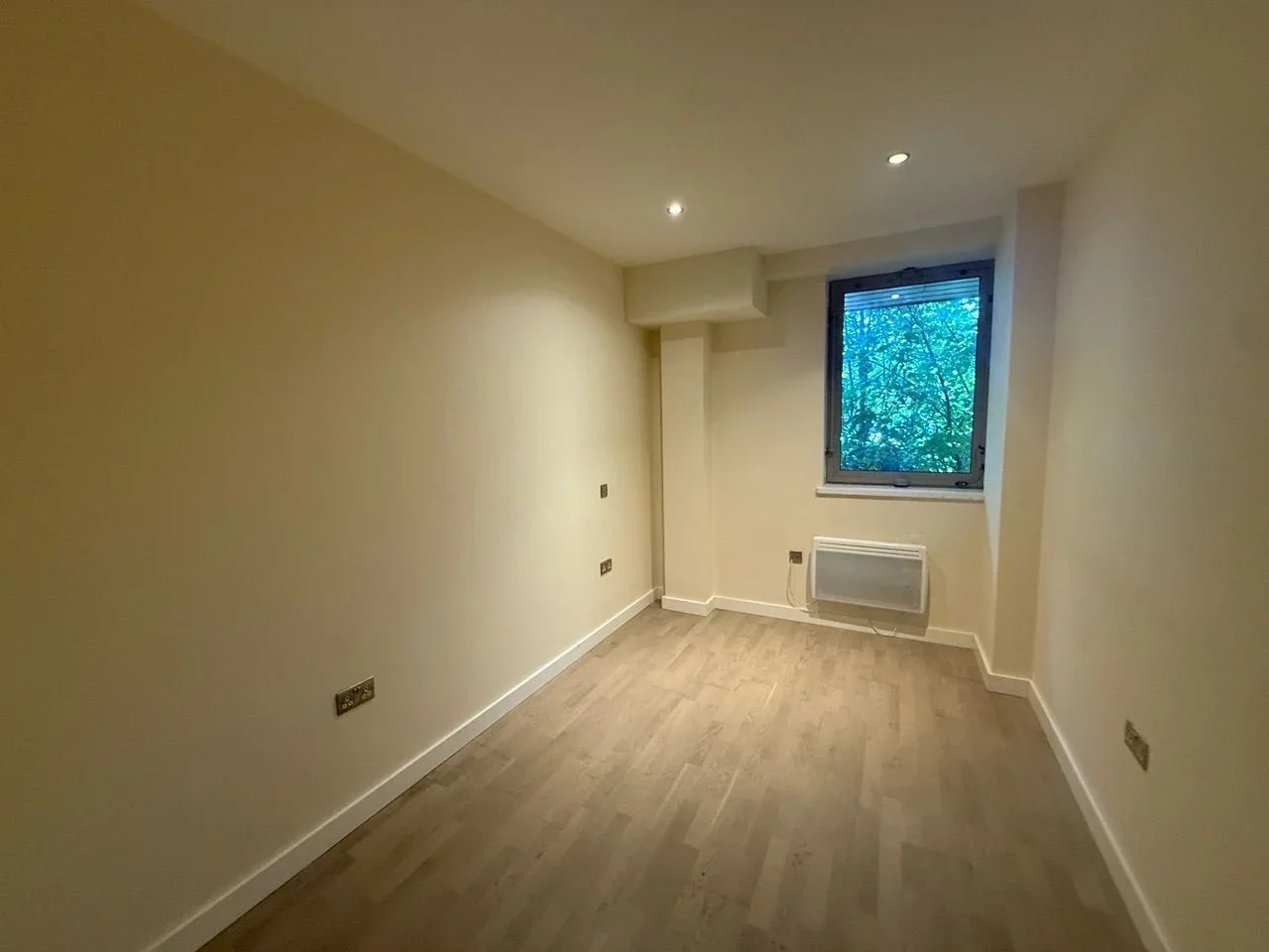 Flat Cleeve Road in Mole Valley