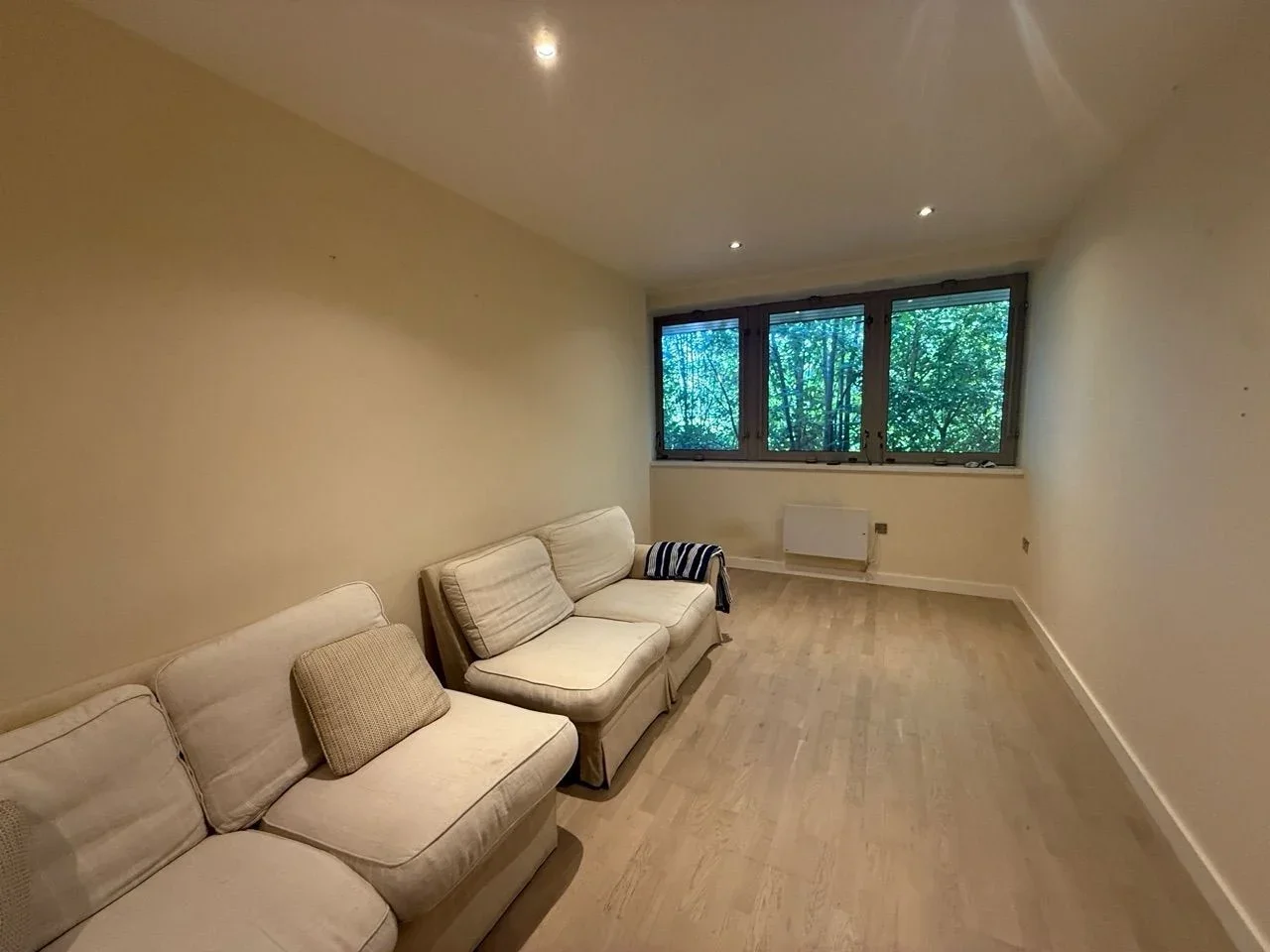 Flat Cleeve Road in Mole Valley