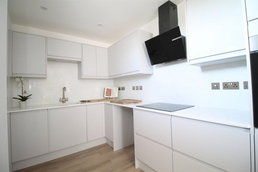 Flat Old Gloucester Road in Hambrook