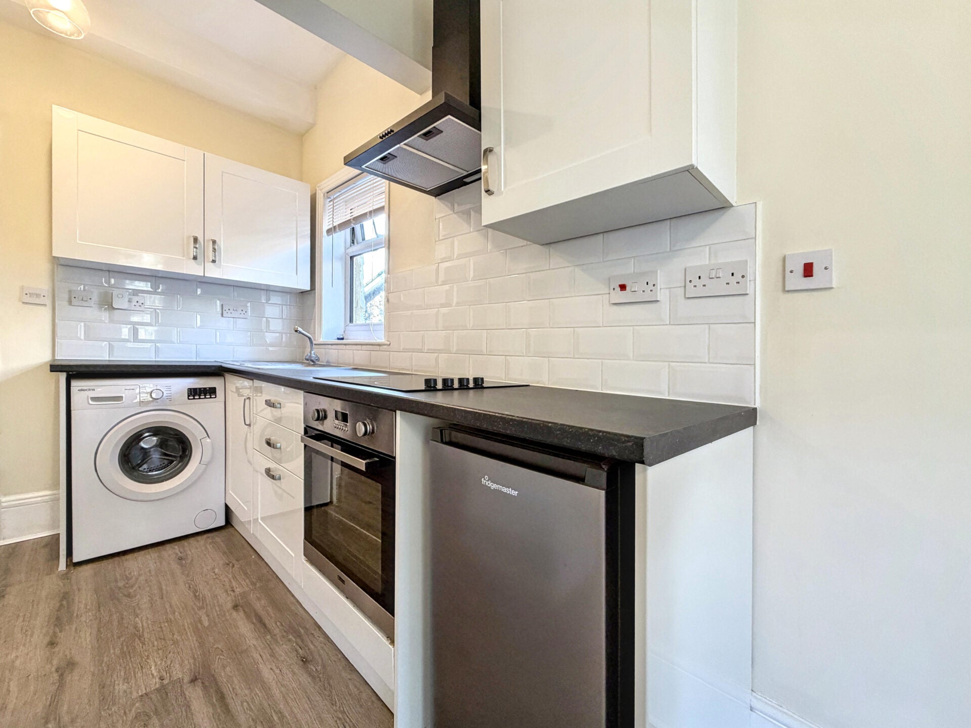 Flat Upper Brighton Road in Greater London
