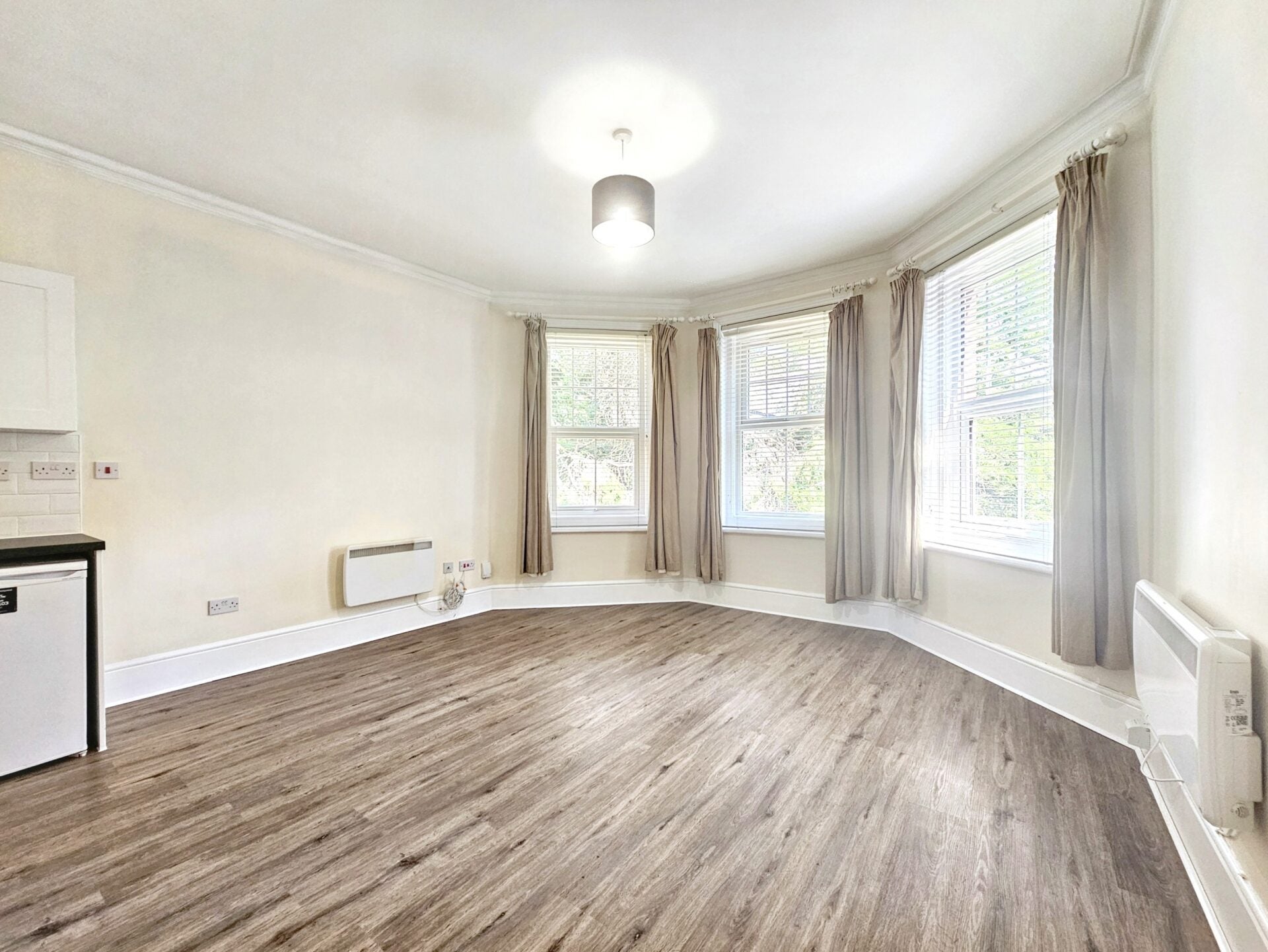 Flat Upper Brighton Road in Greater London