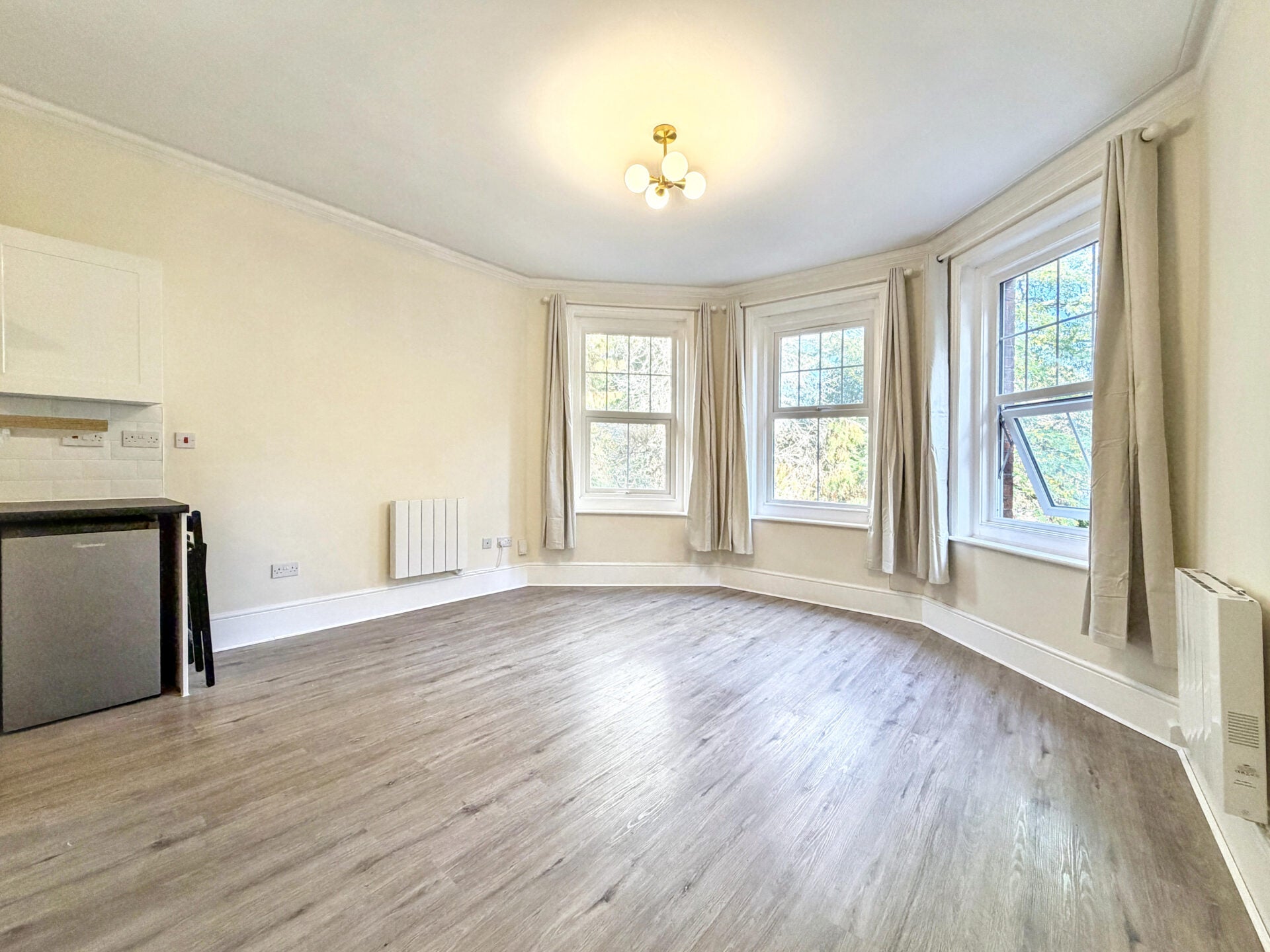 Flat Upper Brighton Road in Greater London