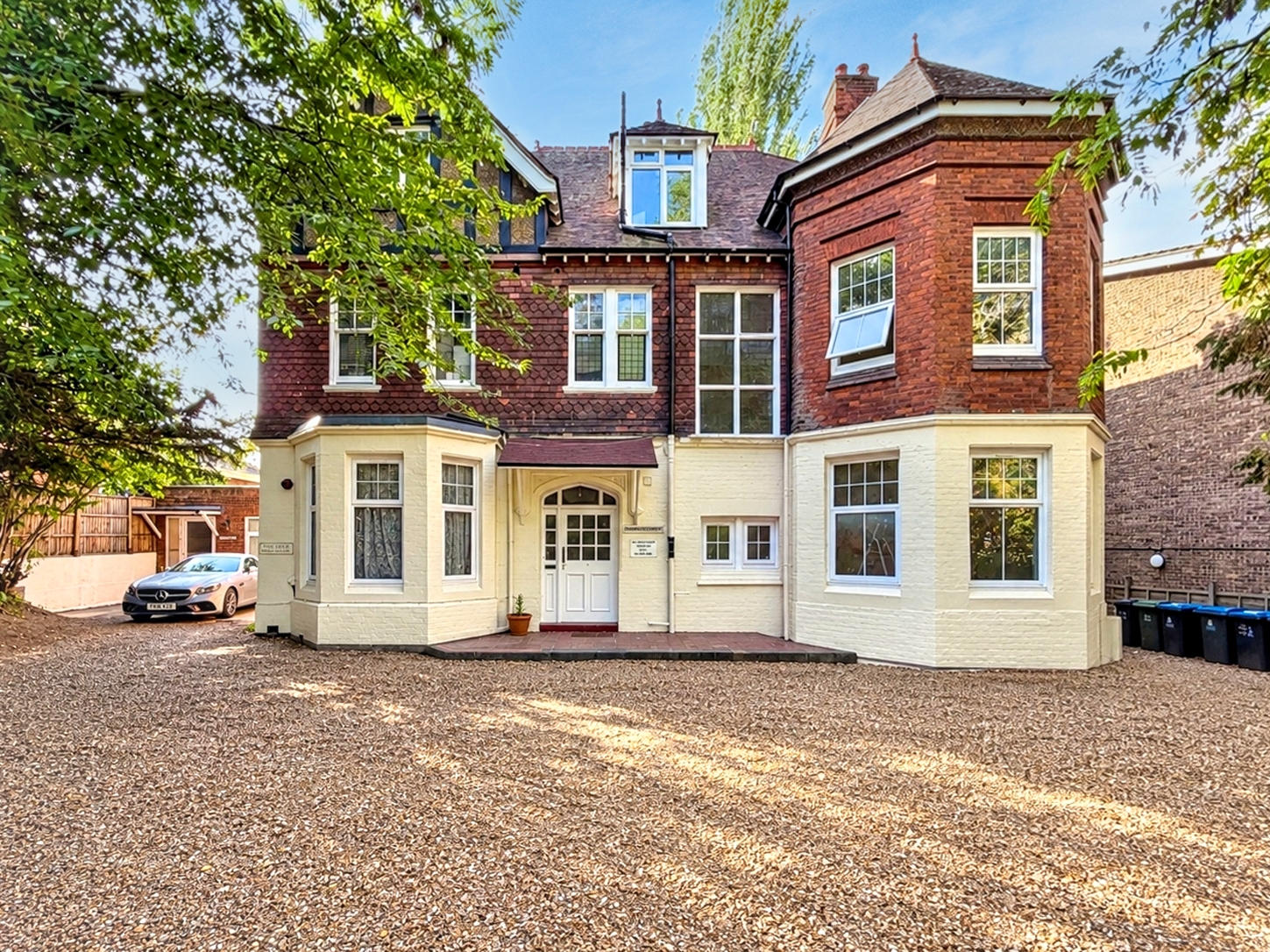 Flat Upper Brighton Road in Greater London